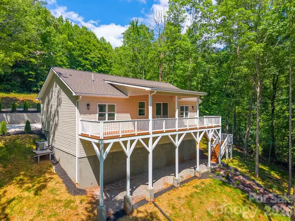 88 Foxwood DR, Franklin, NC 28734