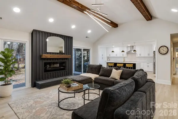 16 Tanglewood RD, Lake Wylie, SC 29710
