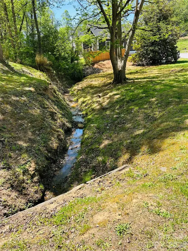 128 W Orchard ST, Old Fort, NC 28762