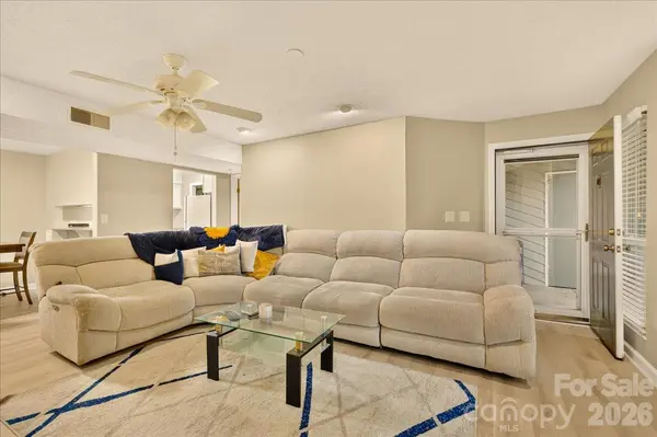 1608 Sharon RD W #47, Charlotte, NC 28210
