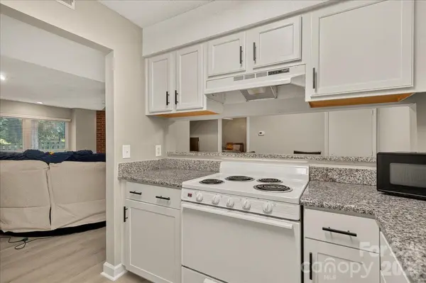 1608 Sharon RD W #47, Charlotte, NC 28210
