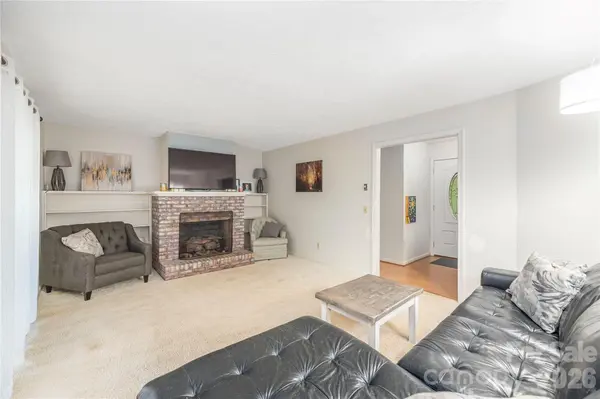 142 Whisperwood DR #19, Hendersonville, NC 28791