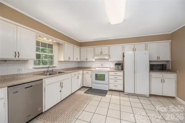 142 Whisperwood DR #19, Hendersonville, NC 28791