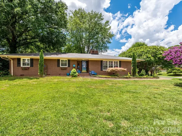 1300 Bevis DR, Charlotte, NC 28209