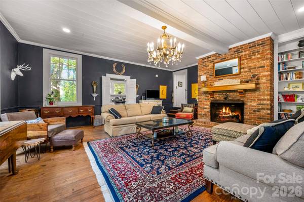 415 E Lakeshore DR, Landrum, SC 29356