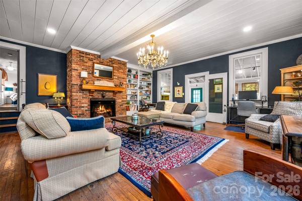 415 E Lakeshore DR, Landrum, SC 29356