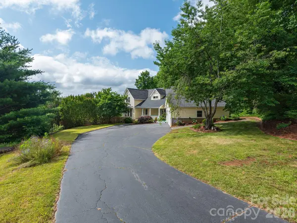 30 Apple Tree WAY, Asheville, NC 28805