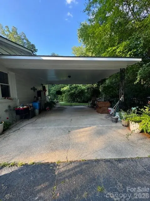 606 N Pine LN, Wadesboro, NC 28170