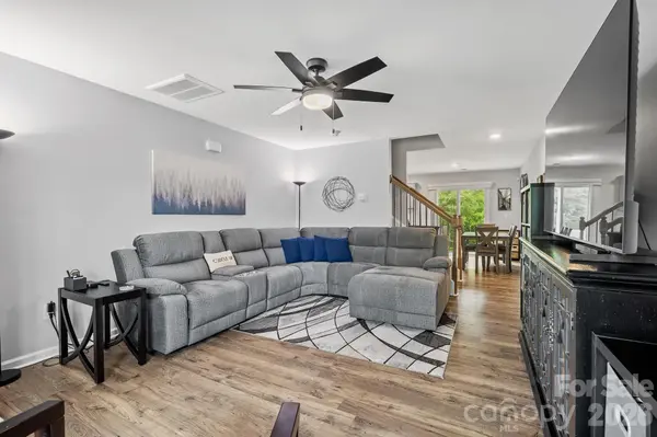 10 Benedict LN, Weaverville, NC 28787