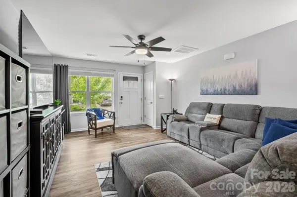 10 Benedict LN, Weaverville, NC 28787
