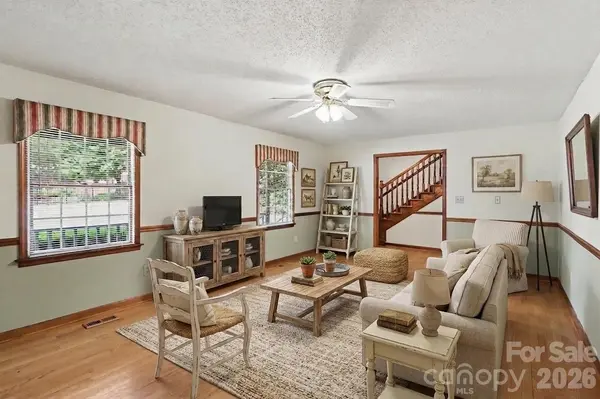 124 E Catawba AVE, Mooresville, NC 28115