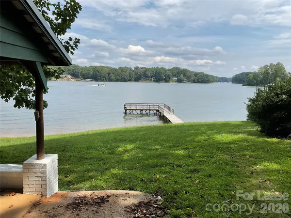 6950 Ingleside DR, Sherrills Ford, NC 28673