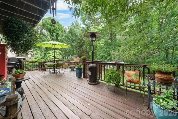446 17th Avenue DR NE, Hickory, NC 28601