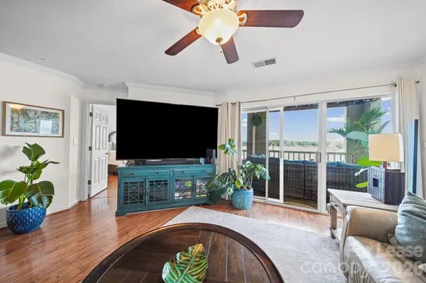 18637 Vineyard Point LN, Cornelius, NC 28031