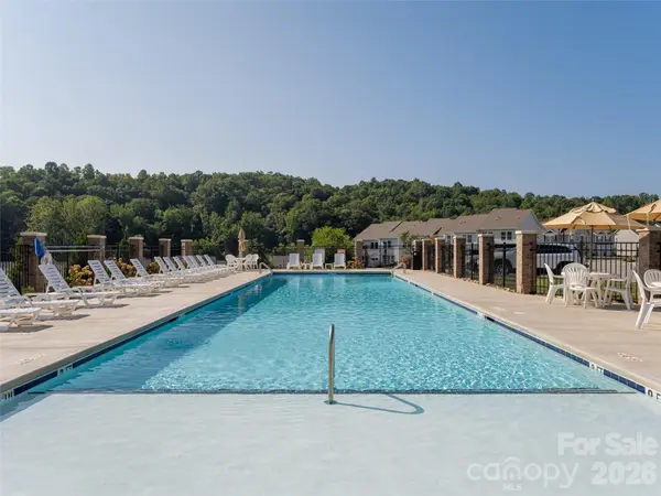 907 Newport CT, Asheville, NC 28806