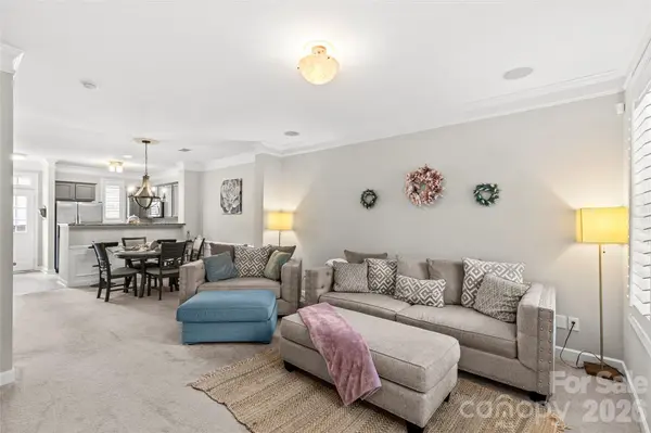 8935 Socata WAY, Charlotte, NC 28269