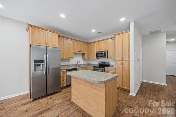 2113 Lennoxshire Square CT, Charlotte, NC 28210