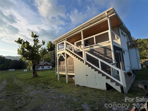 16 Riverside DR, Barnardsville, NC 28709