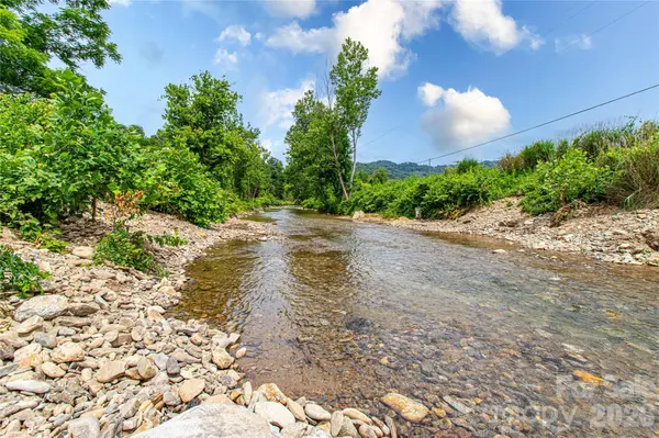 16 Riverside DR, Barnardsville, NC 28709