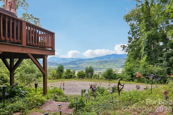 1250 Cobblestone DR, Waynesville, NC 28786