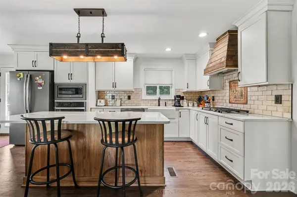 7107 Rolling Hills DR, Sherrills Ford, NC 28673
