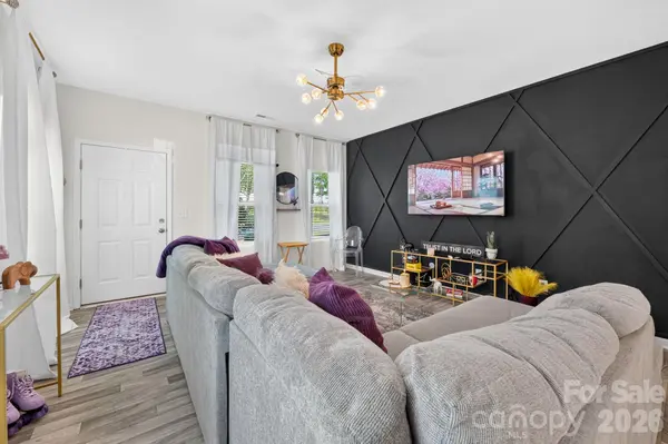 1031 Plaza Walk DR, Charlotte, NC 28215