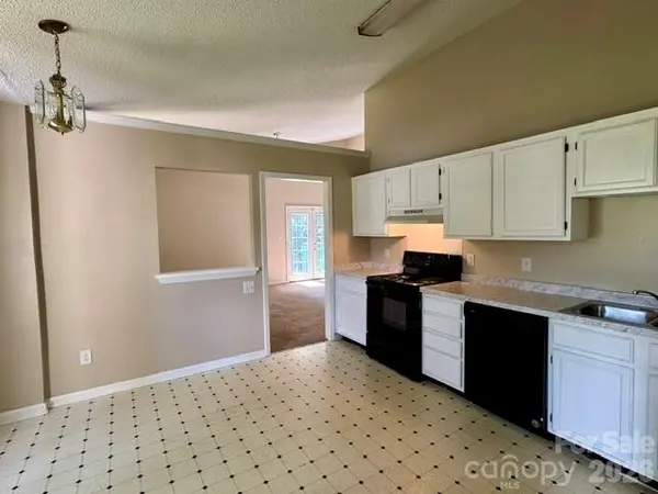 8029 Glencannon DR, Charlotte, NC 28227