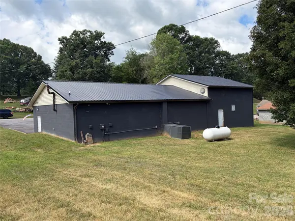 8587 Sparrow TRL, Connelly Springs, NC 28612