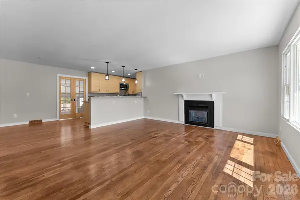 88 Skyview TER, Asheville, NC 28806