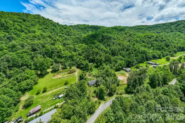 789 Jarrett Cove RD, Marshall, NC 28753