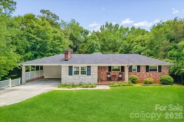 1135 Blueberry LN, Charlotte, NC 28226
