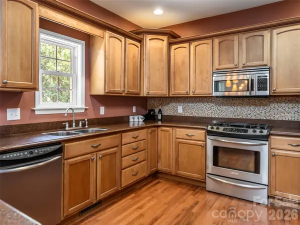 25 Driftstone CIR, Arden, NC 28704