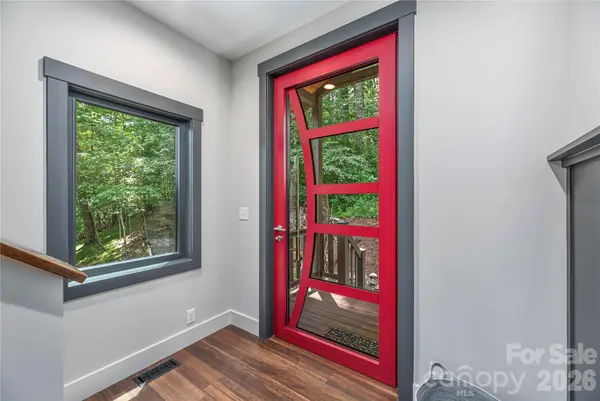 30 Garren View DR, Fairview, NC 28730