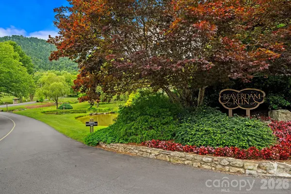 52 Clubside DR, Asheville, NC 28804
