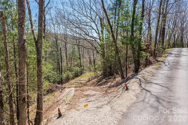 9999 Fairview Forest DR, Fairview, NC 28730