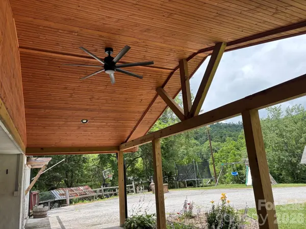 86 Jack Sullins RD, Spruce Pine, NC 28777