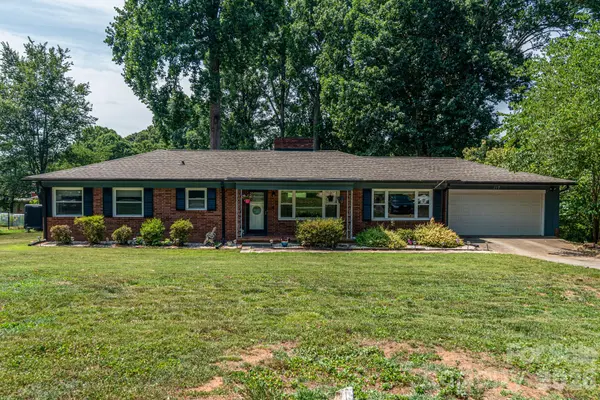 117 Rockwood LN, Statesville, NC 28677