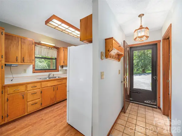 1575 Red Maple DR, Waynesville, NC 28785