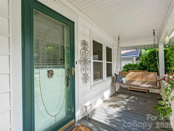 2 Pelzer ST, Asheville, NC 28804