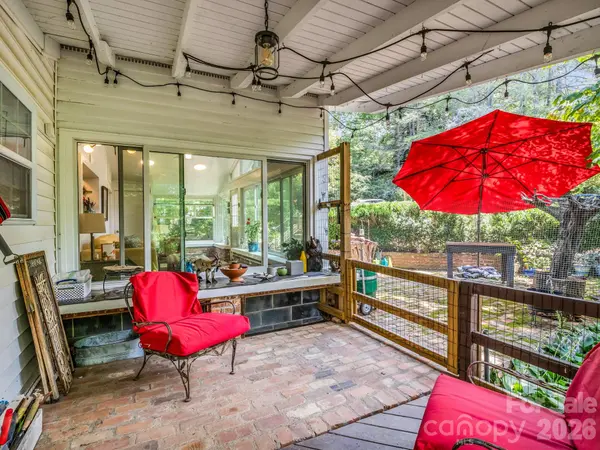 23 Sunset DR, Black Mountain, NC 28711