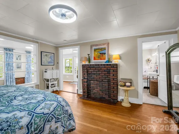 23 Sunset DR, Black Mountain, NC 28711