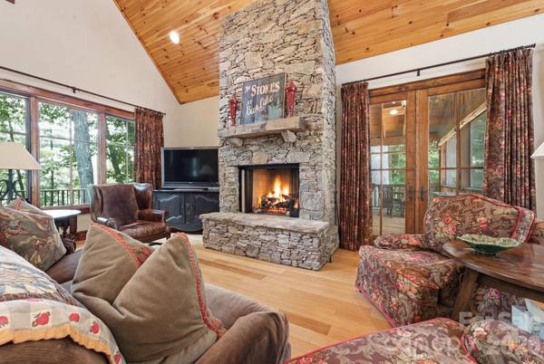 185 Songcatcher CT, Tuckasegee, NC 28783