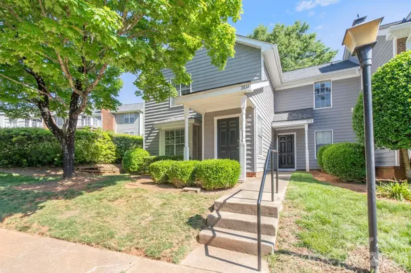 2834 Iron Gate LN, Charlotte, NC 28212