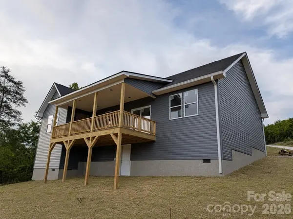 105 S Vineyard Village DR, Old Fort, NC 28762