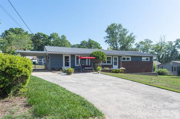 1928 Marigold LN, Hudson, NC 28638