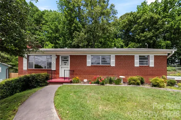 309 Oak Hill RD, Candler, NC 28715