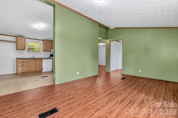 12 Green Cove LN, Alexander, NC 28701