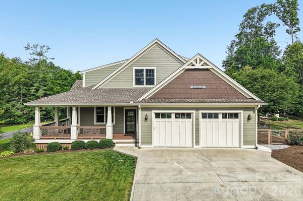 17 Hamilton Woods LN, Etowah, NC 28729