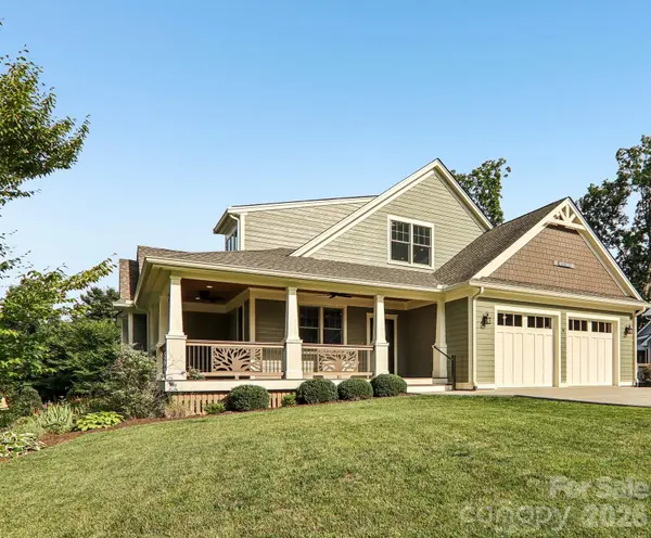 17 Hamilton Woods LN, Etowah, NC 28729