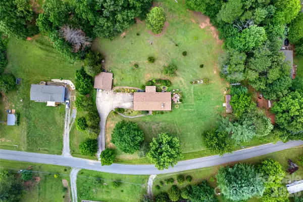 71 Green Vale DR, Leicester, NC 28748